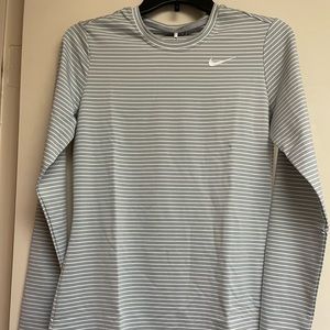 NEW WITH TAGS Nike Women’s Golf Dri-Fit long sleeve